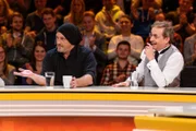 Torsten Sträter (l.) und Wigald Boning (r.) sind auf der Suche nach Antworten auf die genialen Fragen der Zuschauer.