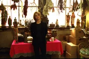 Detective Eames' (Kathryn Erbe) heiße Spur führt sie zu einer "Santeria"-Sekte.
