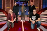 Moderator Kai Pflaume (M.) und seine Rateteam-Kapitäne Bernhard Hoëcker (l.) und Elton (r.) begrüßen in dieser Sendung den Kriminalbiologen Mark Benecke und den Arzt, Autor und Schauspieler Joe Bausch.