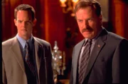 Sind vom Anblick des fettleibigen Dale Biederbeck geschockt: Lt. Randall Disher (Jason Gray-Stanford, l.) und Captain Leland Stottlemeyer (Ted Levine, r.)