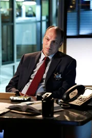 Conrad Ecklie (Conrad Ecklie) drängt auf schnelle Ergebnisse im Mordfall Grady.