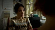 Nico (Asma El Mouden, l.) macht sich einmal mehr große Sorgen um ihre beste Freundin Emma (Hanna van Vliet, r.).