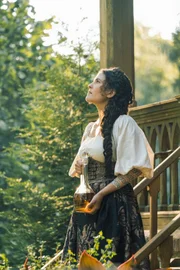 Emanuelle (Amanda da Gloria) ist die Schwester von Graf Gyula Andrássy.