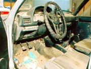 Die Polizei hat das Auto eines als vermisst gemeldeten Mannes gefunden, doch von dem Besitzer fehlt nach wie vor jede Spur. Das Wageninnere ist über und über mit Motoröl bedeckt.