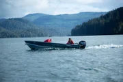 Veronica Arrants und Terri Metcalf gehen auf Subsistenzfischerei. (National Geographic/Wayne Moss)