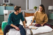 Deniz (Igor Dolgatschew) kann Jennys (Kaja Schmidt-Tychsen) Vertrauensbruch nicht einfach verzeihen.