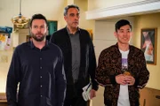 (v.l.n.r.) Will Cooper (Taran Killam); Douglas Fogerty (Brad Garrett); Miggy Park (Jake Choi)