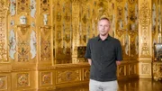 Kurator Georg Lechner im Goldkabinett des Unteren Belvedere.