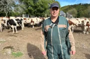 Der Käsehersteller Félix Troupel leidet bei seiner Produktion unter den Folgen des Klimawandels.