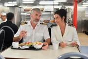 Eine ruhige Minute für die «Traumschiff»-Besatzung: Daniel Morgenroth als Staff-Kapitän Martin Grimm, Barbara Wussow als Hanna Liebhold