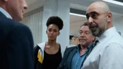Lulu Koulibaly (Sabrina Ceesay, M.), Erichsen (Armin Rohde, 2.v.l.), Ömer Kaplan (Özgür Karadeniz, r.) befragen Roland Herzog (Bernhard Schir, l.) auf dem Polizeirevier.