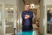 Frank (Chris Noth)