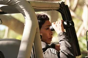 Nicht nur Athena (Angela Bassett) hat mit einigen Schwierigkeiten zu kämpfen, denn auch Bobby muss plötzlich über einige seiner Zukunftspläne nachdenken ...