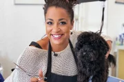 Raus aus der Krise Staffel 1 Fabienne Louves baut sich ein zweites Standbein als Hundecoiffeuse auf.