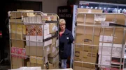 S02E34: Im Supermarkt stapeln sich die Kartons: Eine XXL-Lieferung bringt das Team an seine Grenzen. Dodo (Bild), Yusuf und Udo müssen sich durch Kistenberge kämpfen.