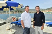 Thorstens (Bruno F. Apitz, l.) Direktheit hat für viel Wirbel gesorgt. Tom (Jan Hartmann, r.) versucht, die Wogen wieder zu glätten.