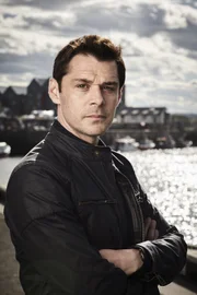 Aiden Healy (Kenny Doughty)