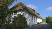 Trotz nordfriesischer Reetdach-Idylle gibt es auf Pellworm wenig Tourismus. Das bedeutet viel Platz, viel Natur und viel Ruhe.