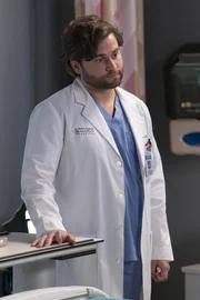 Dr. Levi Schmitt (Jake Borelli)
