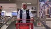 S02E34: Im Kölner Kultsupermarkt herrscht Ausnahmezustand: Eine Warenlieferung bringt das Team an seine Grenzen. Doris kämpft sich unterdessen tapfer durch endlose Lieferservice-Bestellungen.