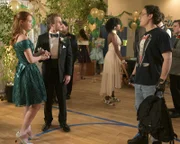 Brea Bee (Sadie Stanley, l.), Adam Goldberg (Sean Giambrone, 2.v.l.)