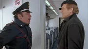 Maresciallo Cecchini (Nino Frassica, l.) ist gluecklich, Don Matteo (Terence Hill) wieder zu sehen.