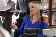 Während der Besprechung im Fall des ermordeten 18-jährigen Mädchens, hat Janet Scott (Lesley Sharp) eine Idee.