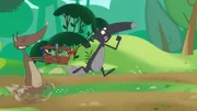 Egal wie sehr sich Wolf bemüht, Alfred ist schneller als er.