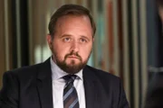 Borgen – Macht und Ruhm Staffel 4 Folge 6 Auf alles gefasst: Magnus Millang als Rasmus Gren Lundbæk