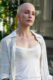 DESPERATE HOUSEWIVES - "Now You Know" - The neighborhood is shocked when news about Edie spreads though Fairview, Lynette battles with the effects of chemotherapy, and a new family moves to Wisteria Lane.