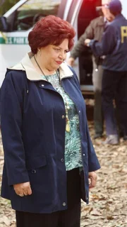 Caroline (Patricia Belcher) erfährt, dass es sich bei der Leiche eine weitere Tat des Phantommörders zu handeln scheint.  Die Verwendung des sendungsbezogenen Materials ist nur mit dem Hinweis und Verlinkung auf TVNOW gestattet.