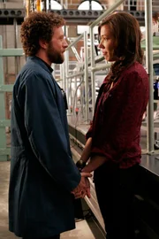 Dr. Hodgins (T.J. Thyne, l.); Dr. Montenegro (Michaela Conlin, r.)