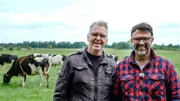 Tarik bei Ökomelkbur Hans Möller.