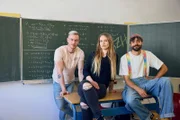 Kay (l.), Sarah (M.) und Marvin (r.) waren jahrelang abhängig von Suchtmitteln. Jetzt sind Sie clean und versuchen am Bildungszentrum Herrmann Hesse in Frankfurt am Main einen Schulabschluss zu machen.