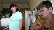 Als Bärbel bei Regina im Einsatz ist, um die Wohnung ihrer herzkranken Freundin zu putzen, stößt sie auf eine versteckte Sucht der 71-Jährigen.