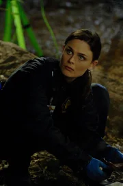 Dr. Brennan (Emily Deschanel)