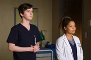 Dr. Shaun Murphy (Freddie Highmore) und Dr. Claire Browne (Antonia Thomas)
