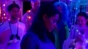Festmachen - Apfelkuchen: Wird Malika ihren Kollegen die Wahrheit über ihre Anstellung als Festmacherin sagen? Enno, Ludde, Harry und Tümay.