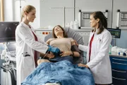 (v.l.n.r.) Julia Berger (Mirka Pigulla); Anne Sonnemann (Sandrine Mittelstädt); Rebecca Krieger (Milena Straube)