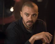 Wie wird Jackson (Jesse Williams) reagieren, als ihm eine ungewöhnliche Idee präsentiert wird?
