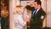 Anna (Bettina Kramer) ist außer sich, als sie von Toms (Marcus Grüsser) Wette mit Elke Wind bekommt und greift Tom an.