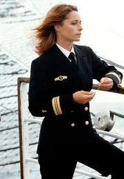 Die Marine&auml;rztin Dr. Karen Stendal (Christina Plate) versieht ihren Dienst an Bord eines Segel-Schulschiffes.