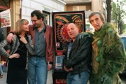 (v.li.): Christine Schuberth (Christine Prantner), Michael Niavarani (Herr Kuchenbäcker), Roland Düringer (Joschi Täubler), Herbert Fux (Sebesta).