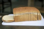 Wenn vorgeschnittenes Brot zum Liebling der Haushalte in den Vereinigten Staaten geworden ist, dann haben wir das einem Mann zu verdanken: Otto Frederick Rohwedder.