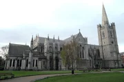 In der Dubliner Kathedrale wurden zahllose Kinder getauft, viele erhielten biblische Namen. Doch einer, frei erfunden, wurde zu einem der beliebtesten Vornamen im Westen.