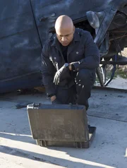 Sam (LL Cool J) und seine Kollegen untersuchen einen Fall, bei dem drei FBI-Agenten nach der erfolgreichen Durchführung einer Undercover-Mission ums Leben gekommen sind ...