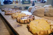 Die Pognes können mit Kartoffelpüree oder Apfelmus gefüllt werden.