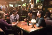 Beteiligen sich auch (v.l.n.r.) Taryn (Jaicy Elliot), Levi (Jake Borelli), Vik (Rushi Kota) und Casey (Alex Blue Davis) an dem Innovationswettbewerb?