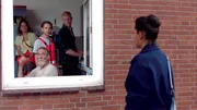 Festmachen (2) - Kollisionskurs Was erwartet Malika (Salka Weber, r. ) bei den Festmachern? Tümay (Meryem Ebru Öz), Harry (Jochen Nickel), Enno (Nils Rovira-Munoz) und Ludde (Peter Plaugborg, v. l. n. r.).