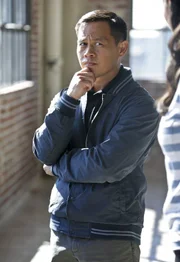 Soll dem Team helfen, den Schützen ausfindig zu machen, der Sam angeschossen hat: Jemadar Thapa (Ernie Reyes jr.) ...